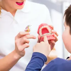 Czy ortodonta jest na NFZ? Ograniczenia i czekające kolejki na leczenie