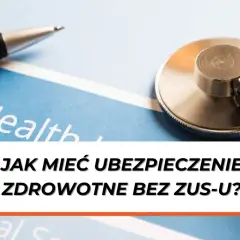 Stetoskop i długopis na dokumencie z napisem "Health". Pytanie brzmi: Jak mieć ubezpieczenie zdrowotne bez pracy?