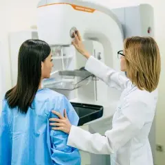 Czy lekarz rodzinny może wystawić skierowanie na mammografię? Sprawdź zasady